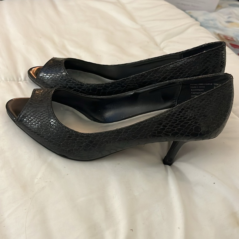 Black peep toe heels - Picture 3 of 5